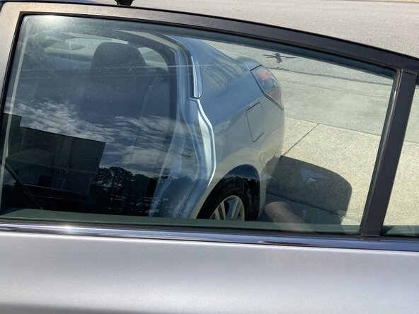 Removing Aftermarket Vehicle Window Tinting, Before Photos: crwdns2935265:01crwdnd2935265:03crwdnd2935265:03crwdne2935265:0