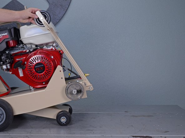 EDCO PRO KL-18 Concrete Saw Belts Replacement, Remove the arbor shaft: crwdns2935265:020crwdnd2935265:03crwdnd2935265:03crwdne2935265:0