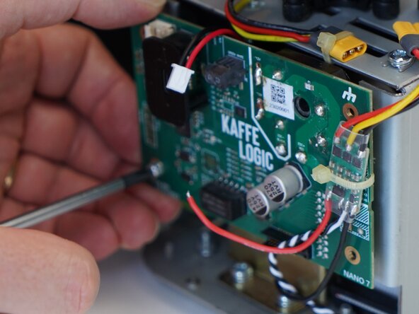 Kaffelogic Nano 7/LINK (A/B/C-N Serial) Mainboard Replacement, Remove PCB screws: adım 13, 2 resimden 2.