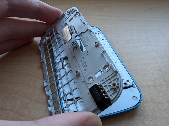 LG Extravert 2 Teardown, Remove the keyboard slide-out plate: crwdns2935265:011crwdnd2935265:02crwdnd2935265:03crwdne2935265:0