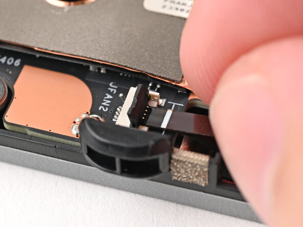 Framework Laptop 16 Graphics Module Fan Replacement, Connect the fan: paso 21, imagen 2 de 3