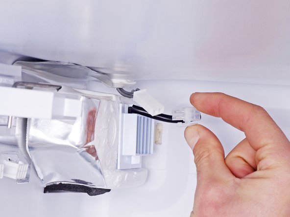 Whirlpool Refrigerator Thermistor Replacement, Disconnect the thermistor: crwdns2935265:07crwdnd2935265:03crwdnd2935265:03crwdne2935265:0