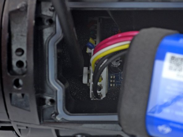 JBL Charge 5 Motherboard Replacement, Battery connector information: crwdns2935265:09crwdnd2935265:02crwdnd2935265:03crwdne2935265:0