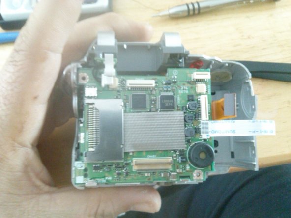 Fujifilm Camera Teardown, LCD removal: adım 6, 3 resimden 3.