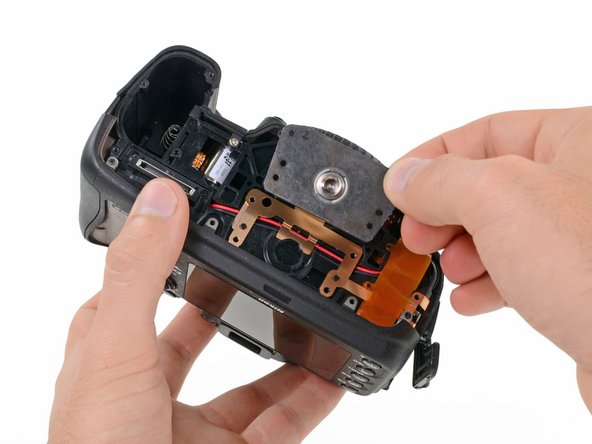 Nikon D600 Teardown: crwdns2935265:09crwdnd2935265:02crwdnd2935265:02crwdne2935265:0