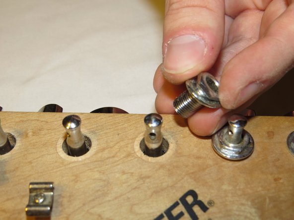 Fender Starcaster Tuning Heads Replacement: crwdns2935265:05crwdnd2935265:03crwdnd2935265:03crwdne2935265:0