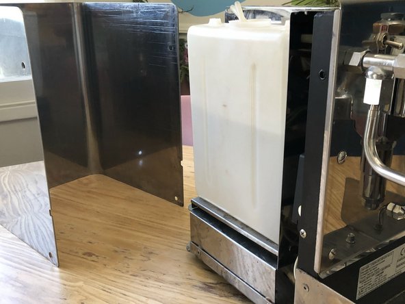 Expobar Office Lever Pressurestat Replacement, Set the housing aside: crwdns2935265:03crwdnd2935265:02crwdnd2935265:02crwdne2935265:0