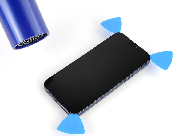 iPhone 17 Pro Battery Replacement, Heat the left edge: crwdns2935265:016crwdnd2935265:01crwdnd2935265:03crwdne2935265:0