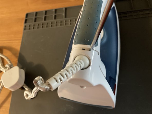 ASDA ES177 Steam Iron Power cord Replacement, Remove the back plate: crwdns2935265:02crwdnd2935265:02crwdnd2935265:03crwdne2935265:0