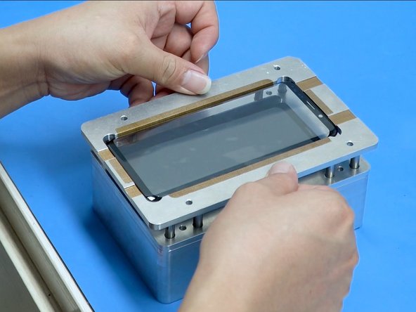 Five Steps To Replace Samsung S9 Broken Screen, LCD Laminating: step 4, image 1 of 2