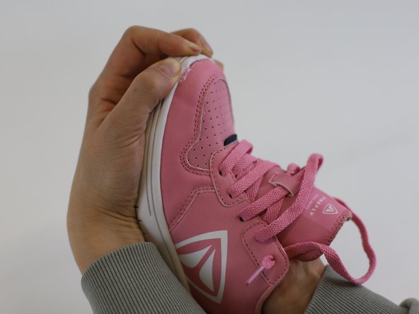 How to Repair an Upper Delamination, Pressing both parts together: crwdns2935265:05crwdnd2935265:02crwdnd2935265:03crwdne2935265:0