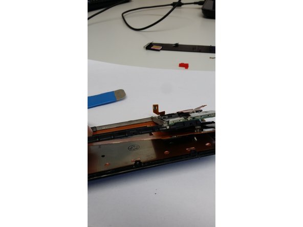 Nokia Lumia 920 Screen Replacement, Remove the cover of the motherboard: crwdns2935265:08crwdnd2935265:02crwdnd2935265:03crwdne2935265:0