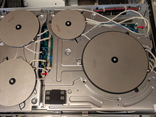 Samsung Induction Cooktop NE63B8211SS Right Power Inverter Replacement, Lift Cooktop From Stove & Remove Screws: crwdns2935265:07crwdnd2935265:02crwdnd2935265:03crwdne2935265:0