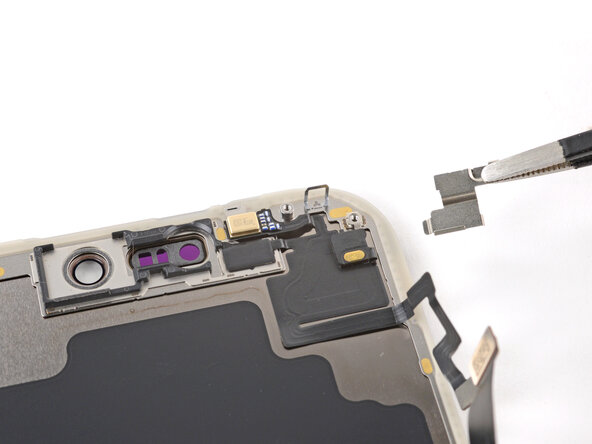 iPhone 17 Pro Screen Replacement, Remove the bracket: crwdns2935265:025crwdnd2935265:02crwdnd2935265:02crwdne2935265:0