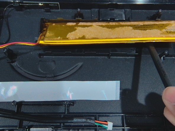 Razer Blackwidow V3 Pro Battery Replacement, Remove the battery: crwdns2935265:016crwdnd2935265:02crwdnd2935265:03crwdne2935265:0