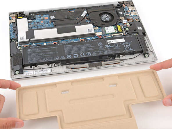 HP EliteBook 840 Aero G8 Battery Replacement, Remove the cardboard: crwdns2935265:018crwdnd2935265:03crwdnd2935265:03crwdne2935265:0