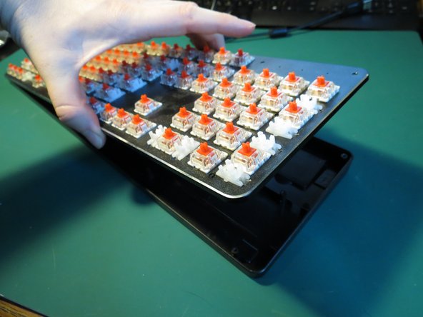 Kogan RGB Mechanical Keyboard Teardown, Separate circuit board from housing: crwdns2935265:03crwdnd2935265:02crwdnd2935265:03crwdne2935265:0