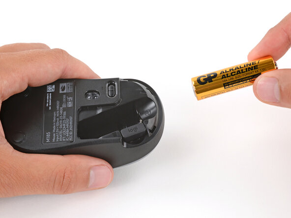 Logitech M185 Battery Replacement, Remove the battery: crwdns2935265:03crwdnd2935265:03crwdnd2935265:03crwdne2935265:0