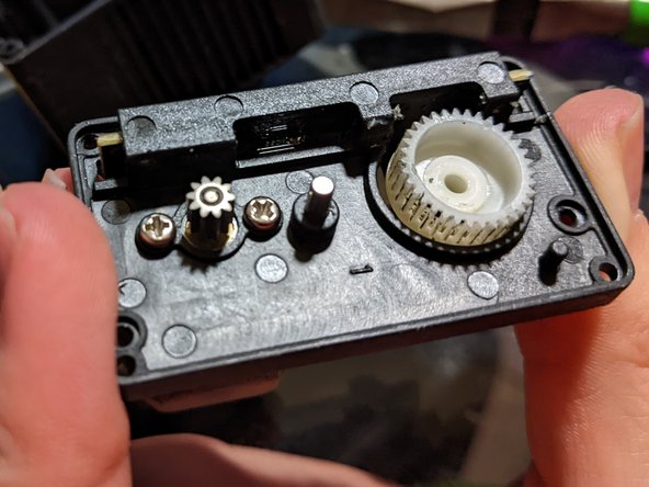 VEX V5 11w smart motor Un-seizing, remove center gear: crwdns2935265:04crwdnd2935265:02crwdnd2935265:02crwdne2935265:0