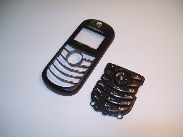 Motorola C139 Phone Teardown, Keypad & Faceplate: crwdns2935265:09crwdnd2935265:02crwdnd2935265:02crwdne2935265:0