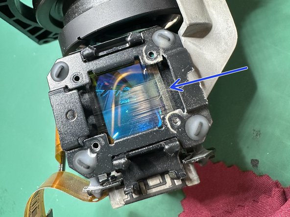 Epson EB-575 Projector Teardown, Inspecting LCDs and Polarisers: crwdns2935265:022crwdnd2935265:02crwdnd2935265:03crwdne2935265:0