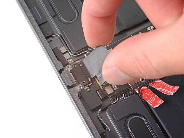 iPad Pro 11" 2nd Gen Logic Board Replacement, Remove the USB-C port: crwdns2935265:038crwdnd2935265:02crwdnd2935265:03crwdne2935265:0