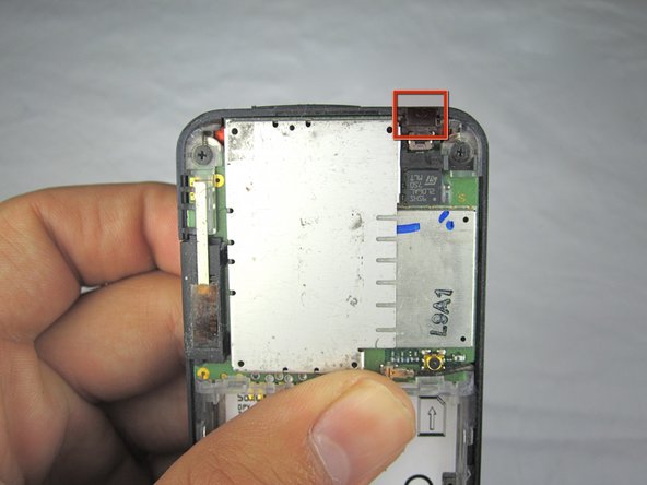Disassembling Sony Ericsson W580i Back Cover: crwdns2935265:04crwdnd2935265:02crwdnd2935265:03crwdne2935265:0