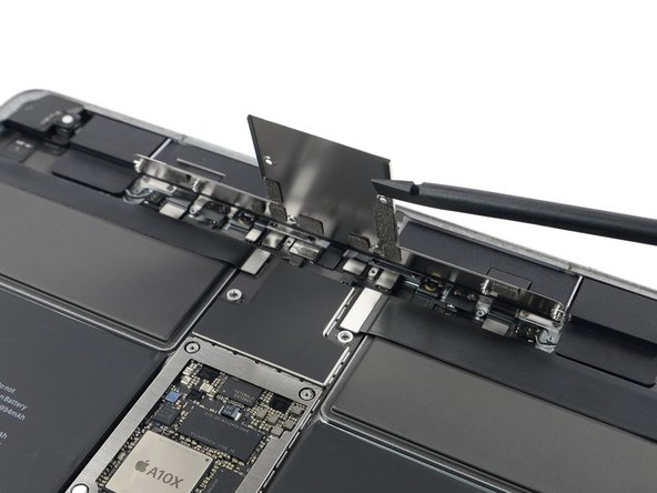 iPad Pro 12.9" 2nd Gen Battery Replacement, Lift the top bracket: crwdns2935265:038crwdnd2935265:02crwdnd2935265:02crwdne2935265:0