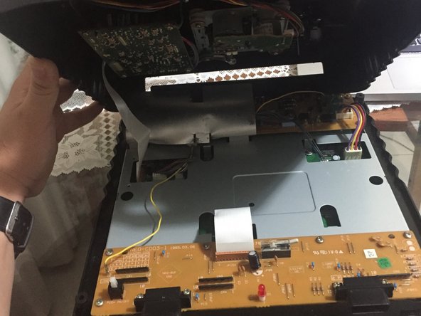 SNK Neo Geo CD Teardown, Top Case: crwdns2935265:02crwdnd2935265:02crwdnd2935265:03crwdne2935265:0