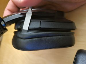 Linke Hälfte des Logitech G935 demontieren