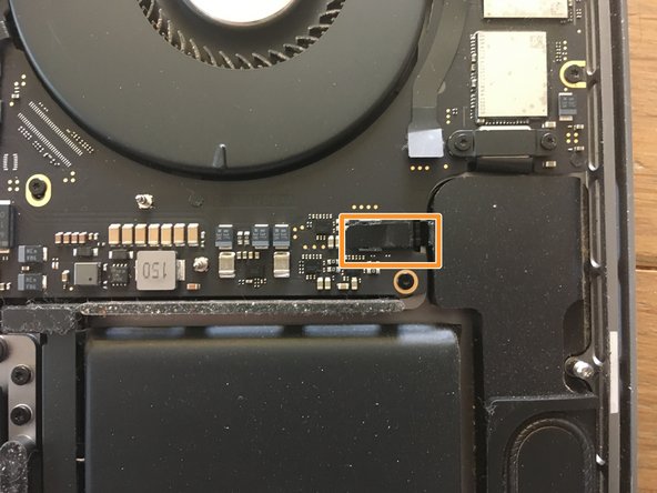 MacBook Pro 16" 2019 Speaker Replacement, Disconnect the speaker: crwdns2935265:04crwdnd2935265:02crwdnd2935265:02crwdne2935265:0