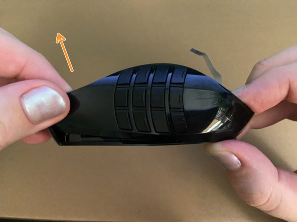 Razer Naga Epic Mouse Initial Disassembly, (Disassembly) Separate numpad from bottom panel: crwdns2935265:010crwdnd2935265:02crwdnd2935265:03crwdne2935265:0
