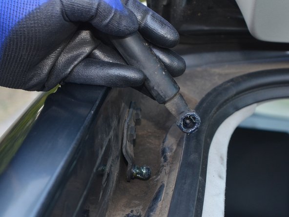 2005-2010 Scion tC Liftgate Support Strut Replacement: passo 3, imagem 3 %32