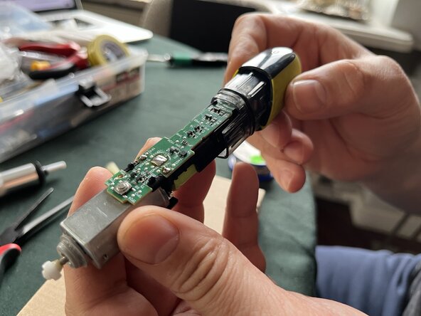 Philips Norelco OneBlade Battery Replacement, Housing assembly: step 10, image 1 of 3