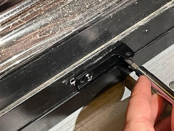 Pneumatic Door Closer Replacement: crwdns2935265:06crwdnd2935265:03crwdnd2935265:03crwdne2935265:0