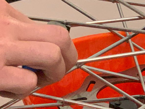 Dirt Bike Tire Spoke Replacement: crwdns2935265:09crwdnd2935265:02crwdnd2935265:03crwdne2935265:0