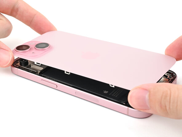iPhone 15 Battery Replacement, Install the back glass: stap 55, afbeelding 1 van 3