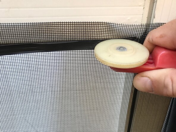 Pool Screen Replacement, Placing the thread and screen: crwdns2935265:05crwdnd2935265:01crwdnd2935265:02crwdne2935265:0