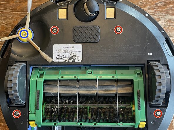 iRobot Roomba 581 Teardown, Bin and Side Brush: crwdns2935265:02crwdnd2935265:02crwdnd2935265:02crwdne2935265:0