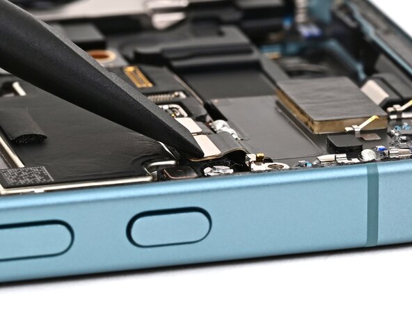 iPhone 16 Plus Earpiece Speaker Replacement: crwdns2935265:034crwdnd2935265:02crwdnd2935265:02crwdne2935265:0