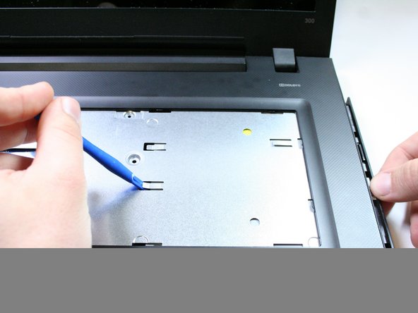 Lenovo IdeaPad 300-17ISK Optical Drive Replacement: crwdns2935265:05crwdnd2935265:02crwdnd2935265:03crwdne2935265:0