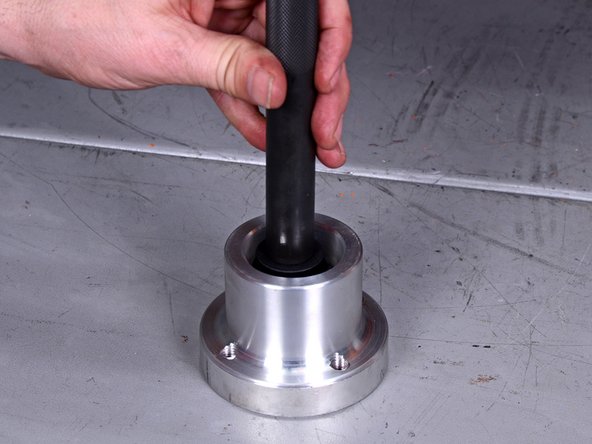 Barreto Tillers E1320HTRLR 2016 Outboard Internal Bearings Replacement, Remove the internal ball bearings: crwdns2935265:018crwdnd2935265:02crwdnd2935265:03crwdne2935265:0