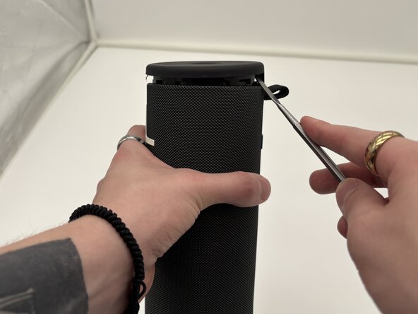 Logitech UE Megaboom 4 Power Button Board Replacement, Power Button Board: crwdns2935265:01crwdnd2935265:02crwdnd2935265:03crwdne2935265:0