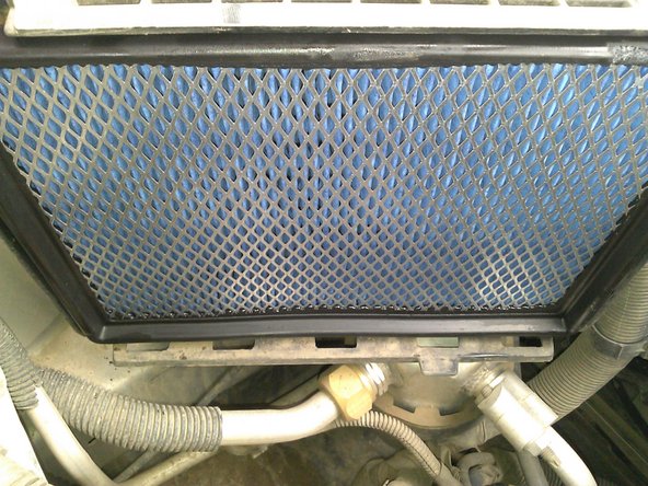 1997-2003 Pontiac Grand Prix GT Air Filter Replacement, Installing the New Filter: crwdns2935265:07crwdnd2935265:02crwdnd2935265:03crwdne2935265:0