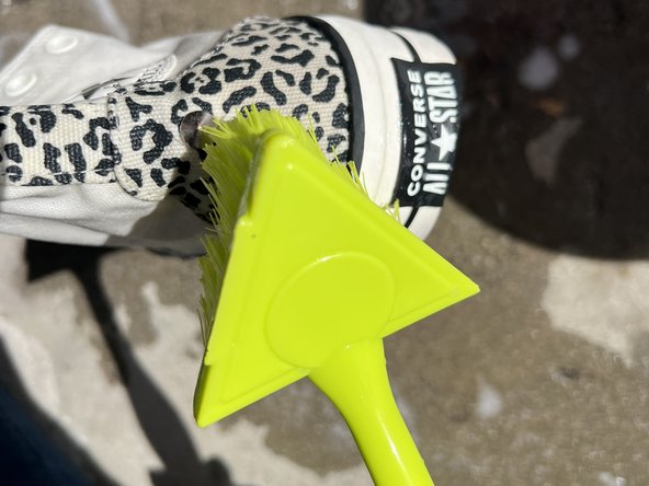 How to Hand Wash Canvas Shoes: Schritt 8, Bild 3 von 3