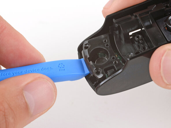 How to Open Your Logitech C920s Webcam, Remove the inner housing: crwdns2935265:014crwdnd2935265:02crwdnd2935265:03crwdne2935265:0