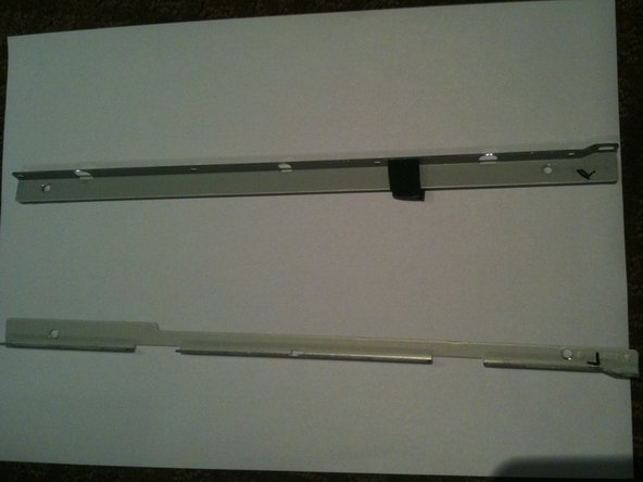 Removing CCFL from iMac 20in LCD CCFL assembly: crwdns2935265:013crwdnd2935265:03crwdnd2935265:03crwdne2935265:0