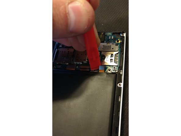 BLU Life One (2015) Teardown, Battery removal: crwdns2935265:05crwdnd2935265:02crwdnd2935265:03crwdne2935265:0