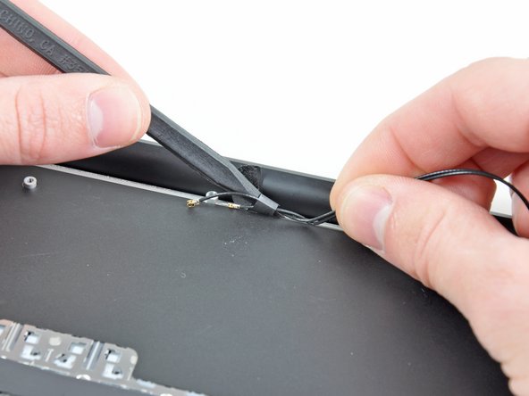 MacBook Air 11" Late 2010 Upper Case Replacement: crwdns2935265:026crwdnd2935265:03crwdnd2935265:03crwdne2935265:0