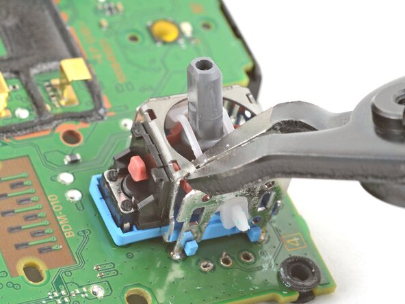 DualSense Controller v2 Joystick Replacement, Cut apart the joystick frame: crwdns2935265:041crwdnd2935265:02crwdnd2935265:03crwdne2935265:0